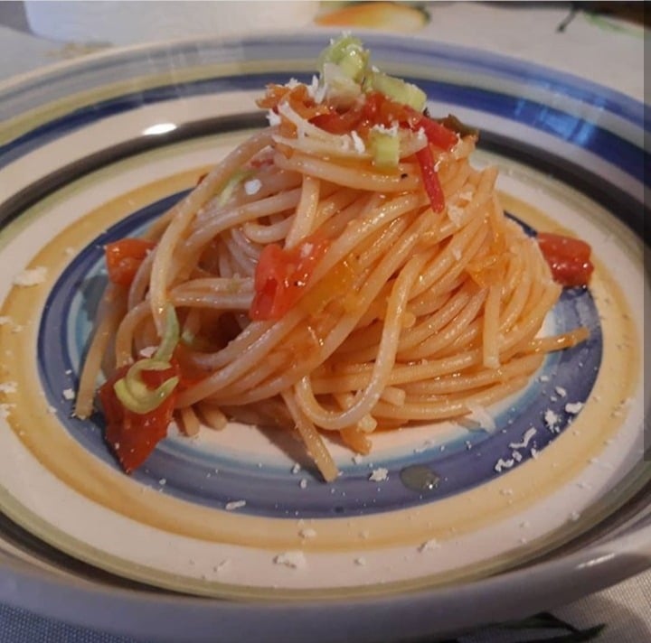 spaghetti al porro e pomodrini