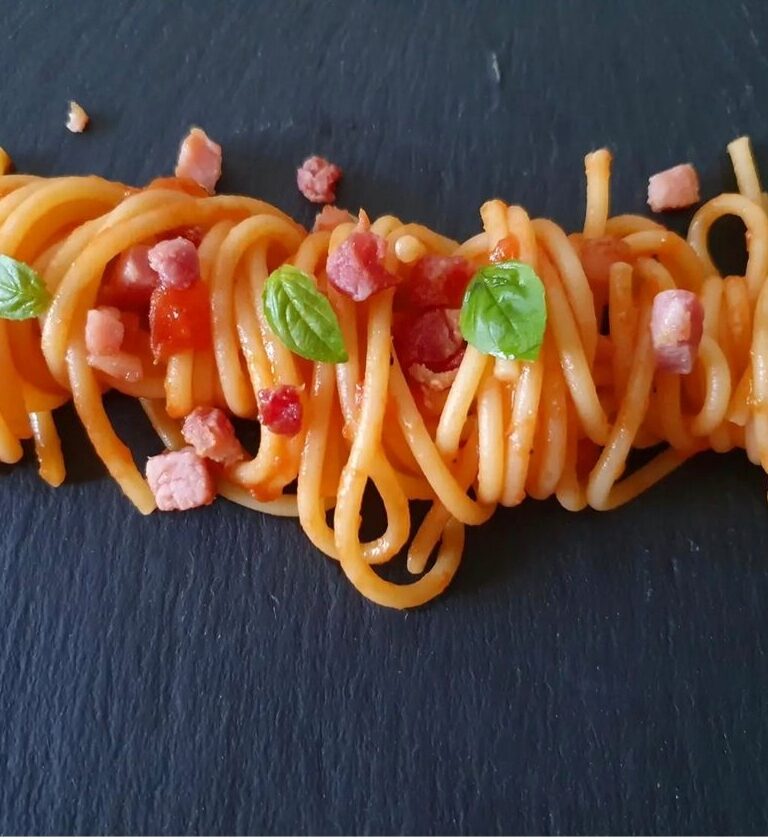spaghetti pomodore e pancetta